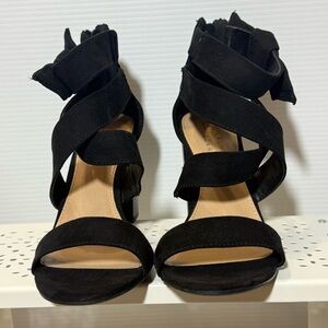 LC Lauren Conrad Girlfriend black faux suede block heel sandals Size 6